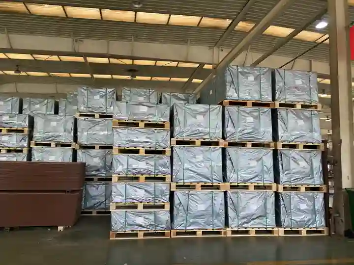 green covering composite decking warehouse